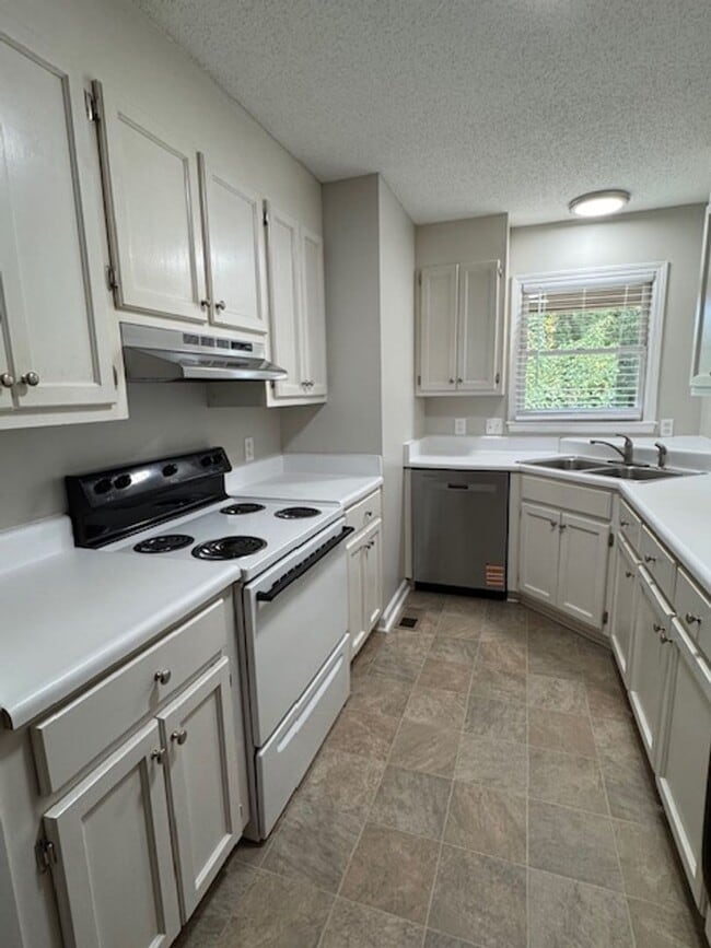 Photo - Downtown Greer area - This duplex is such ...