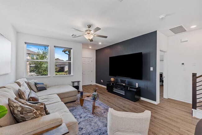 Photo - 104 Gracie Wy Casa