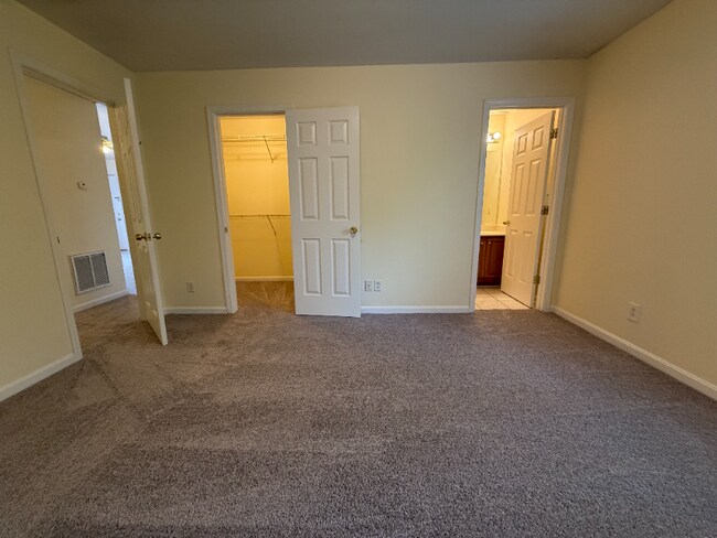 Photo - 1924 Muncie Ave Unit 5