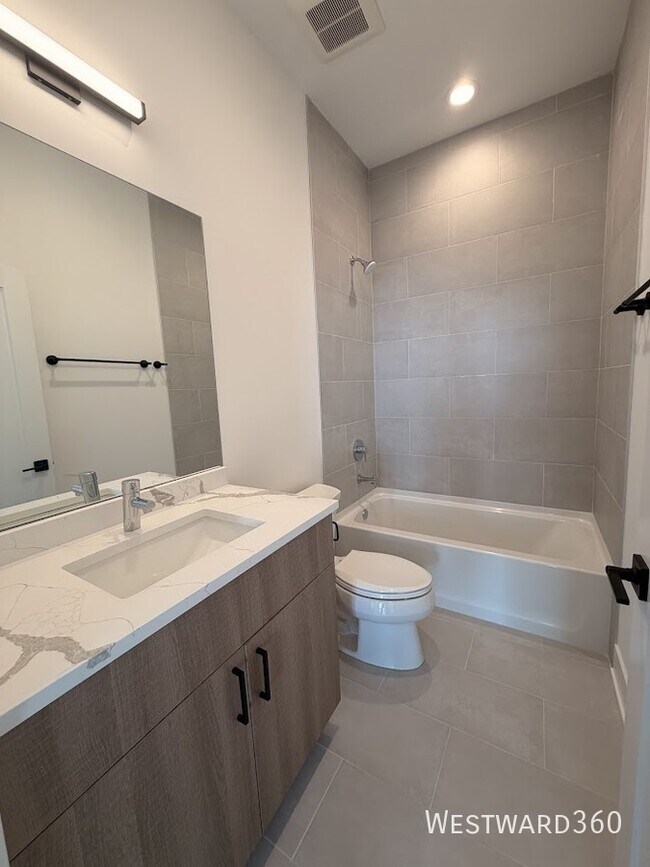 Photo - 1320 S Ashland Ave Unit 301