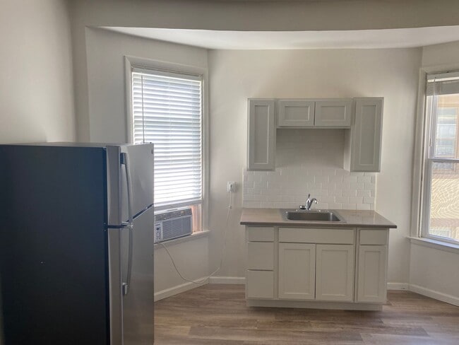Photo - 2420 Kenilworth Ave Unit 2