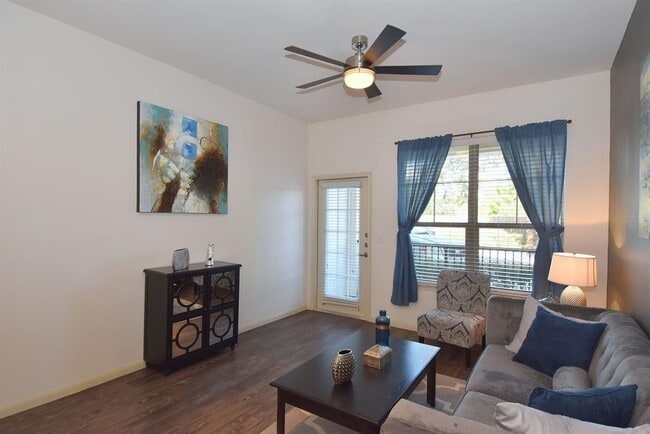 Building Photo - 3603 Chenevert St Unit 213 Rental