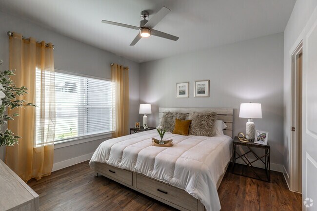2BR, 2BA - 1,040SF - Bedroom - Freestone Greenville