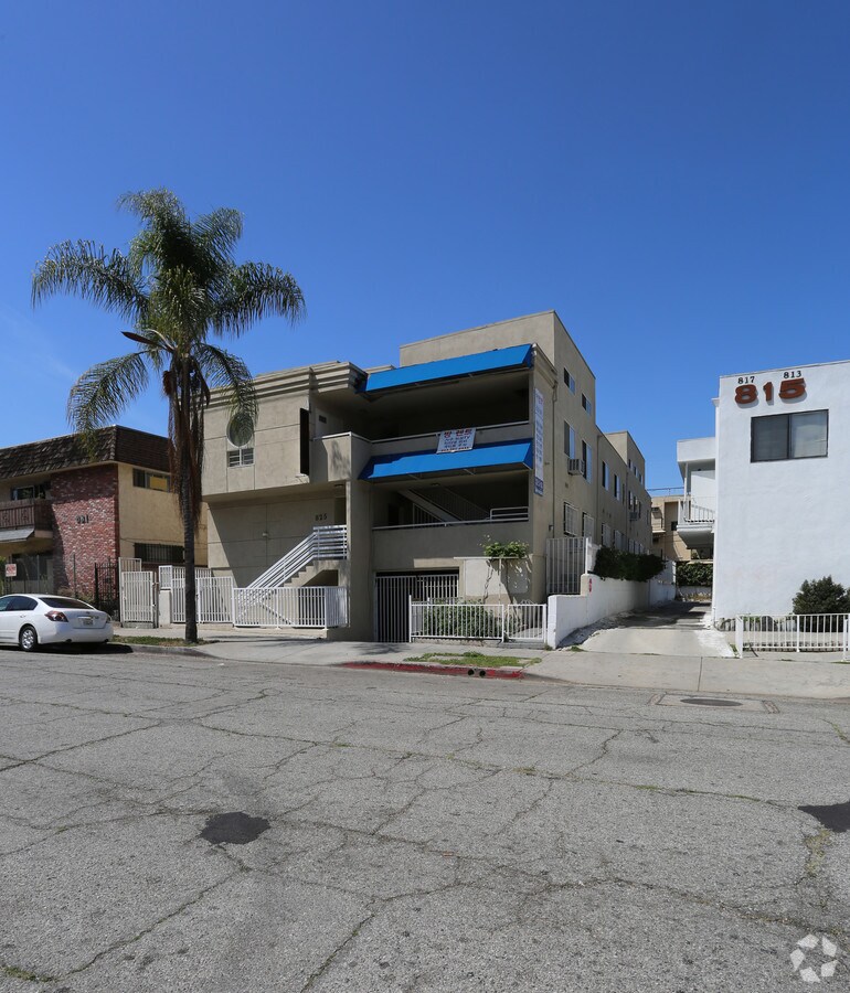 Photo - 825 S Ardmore Ave Apartments