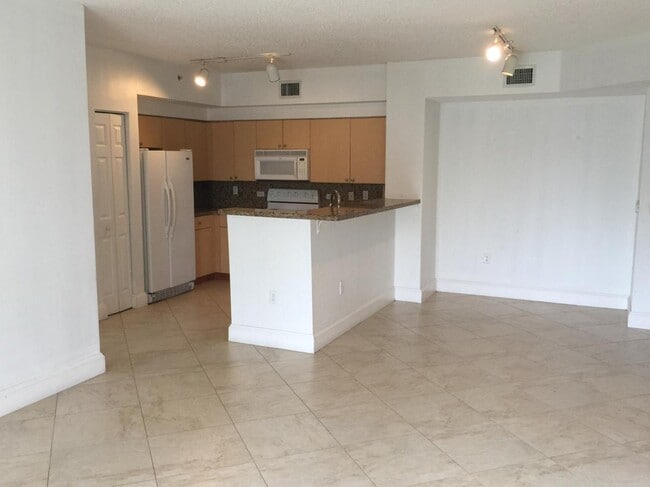 Building Photo - 2201 W Preserve Way