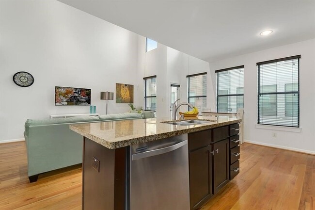 Photo - 1841 Radcliffe St