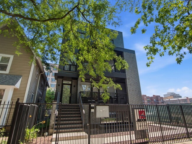 Building Photo - 5039 N Winthrop Ave Unit 2F