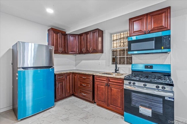 Photo - 953A E 217th St Unidad 1stFloor