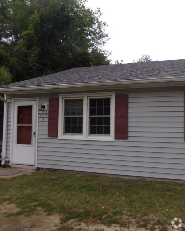 Building Photo - 2 bedroom duplex in Hopewell Rental