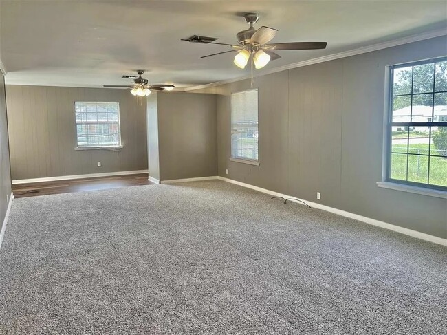 Photo - 108 W 15th St