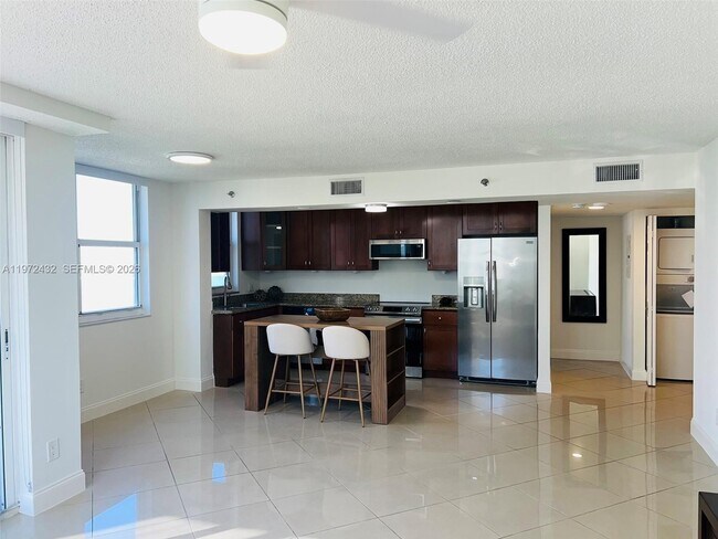 Photo - 770 Claughton Island Dr Unidad 1601