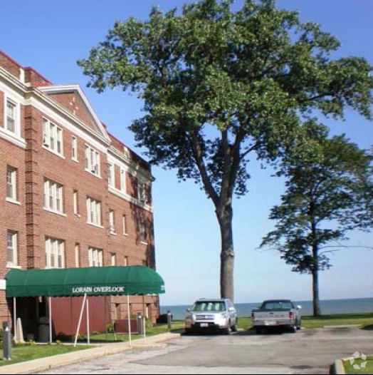 Building Photo - The Overlook Rental