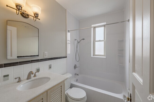 2BR, 1BA - 850SF - Bathroom.