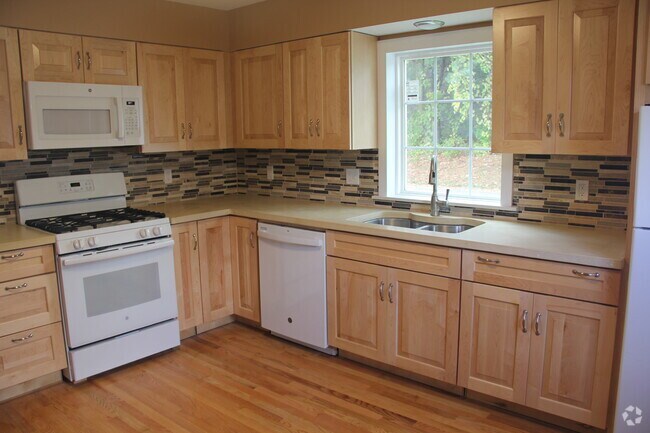 Building Photo - 2864 Delaware Ave Rental