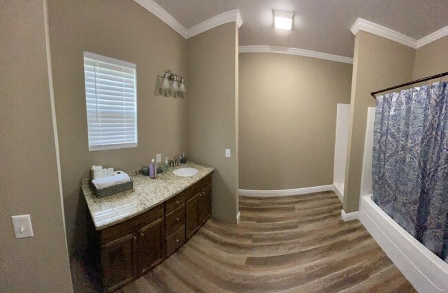 Photo - 111 Grovewood Dr