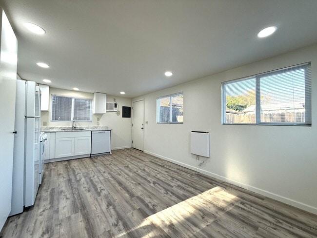 Photo - 1441 1/2 Sheridan Ave