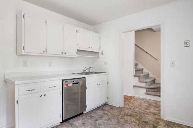 Photo - 3 to 4 Bed/3 1/2 Bath. Pet friendly. Reserved Parking