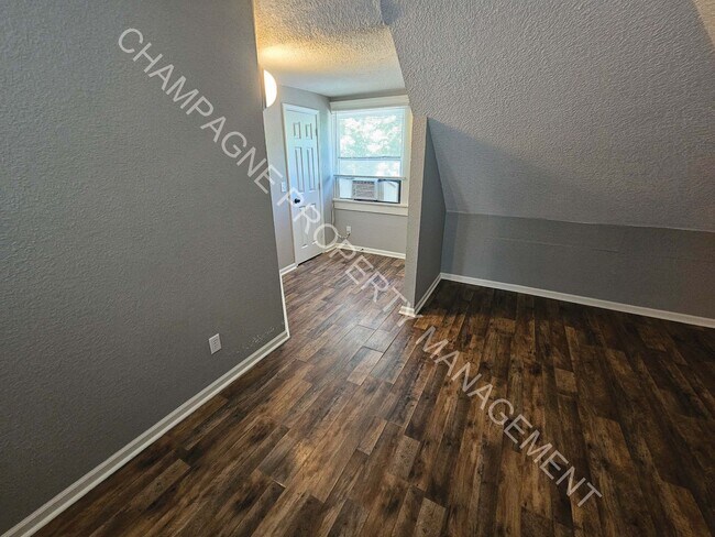 Photo - 2637 E 29th St Unidad 3