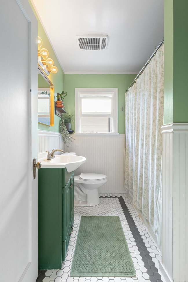 Photo - 1331 Rainier Ave