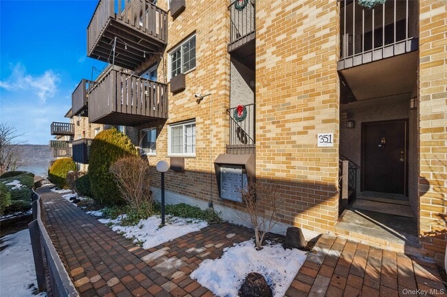 Photo - 351 N Broadway