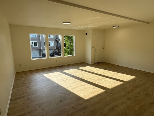 FULLY GUTTED & RENOVATED 4-Bedroom Condo N... - FULLY GUTTED & RENOVATED 4-Bedroom Condo N...