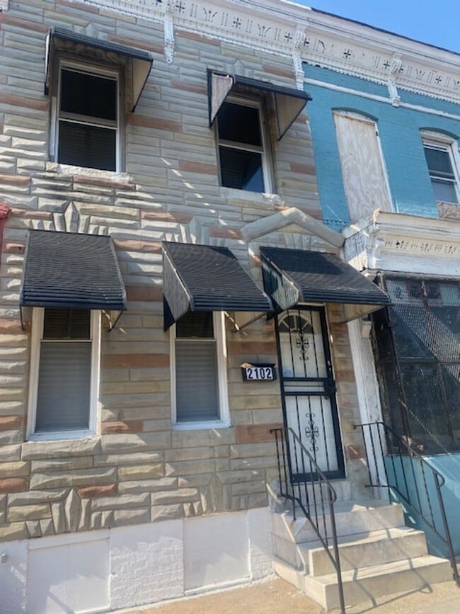 Building Photo - 2102 W Fayette St Rental
