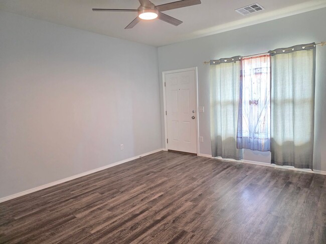 Photo - 3 Bedroom home for rent in Noble!