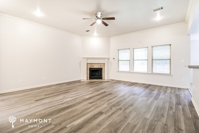 Photo - 1011 Katy Ln