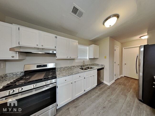 Photo - 5561 Northcut Dr