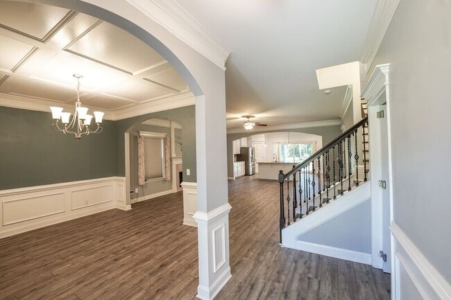 Photo - 425 Wicklow Dr
