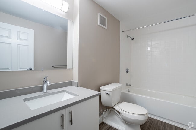 2BR, 2BA, - 1033SF