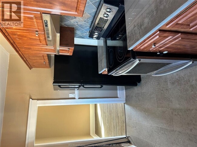 Photo - 1290 Chilver Rd