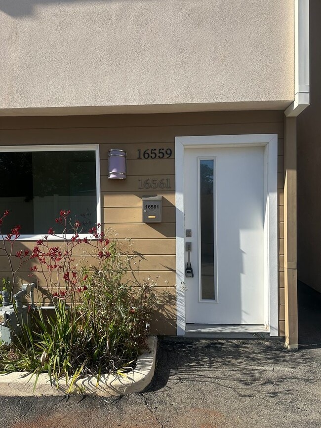 16561 Vine Ter