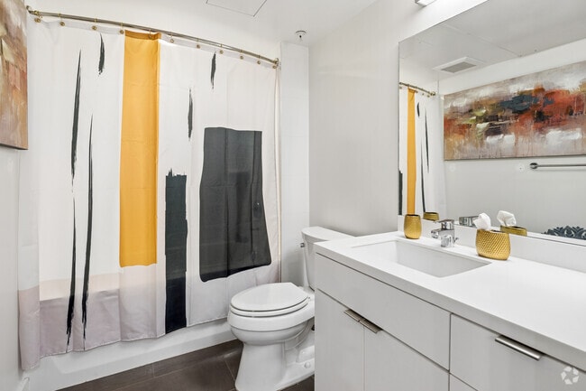 2BR, 1BA - 513SF - Bathroom