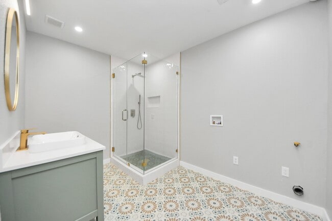 Building Photo - 4821 Viking Dr