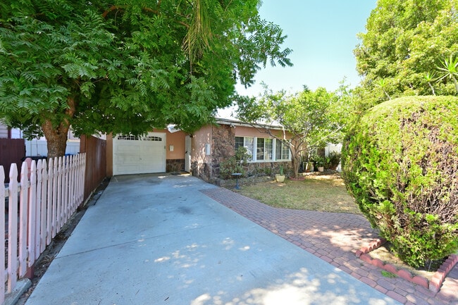 Building Photo - 326 E Olive Ave Rental