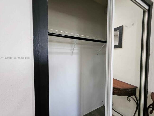 Photo - 19601 NE Miami Ct