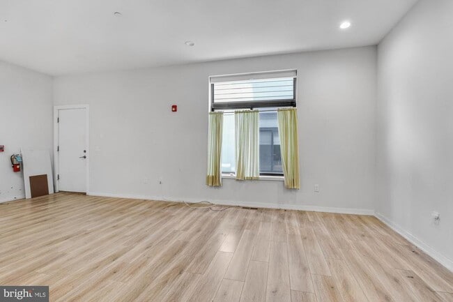 Photo - 385 Martin St Unit 1R