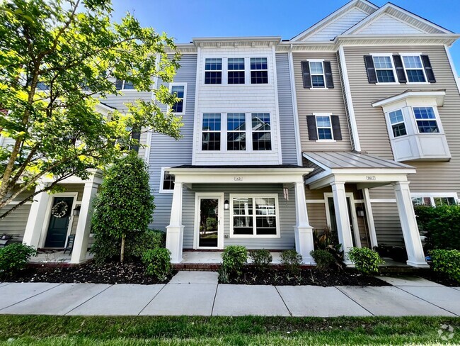 Building Photo - Spacious 3 story Bristol Floor plan in Spe... Rental