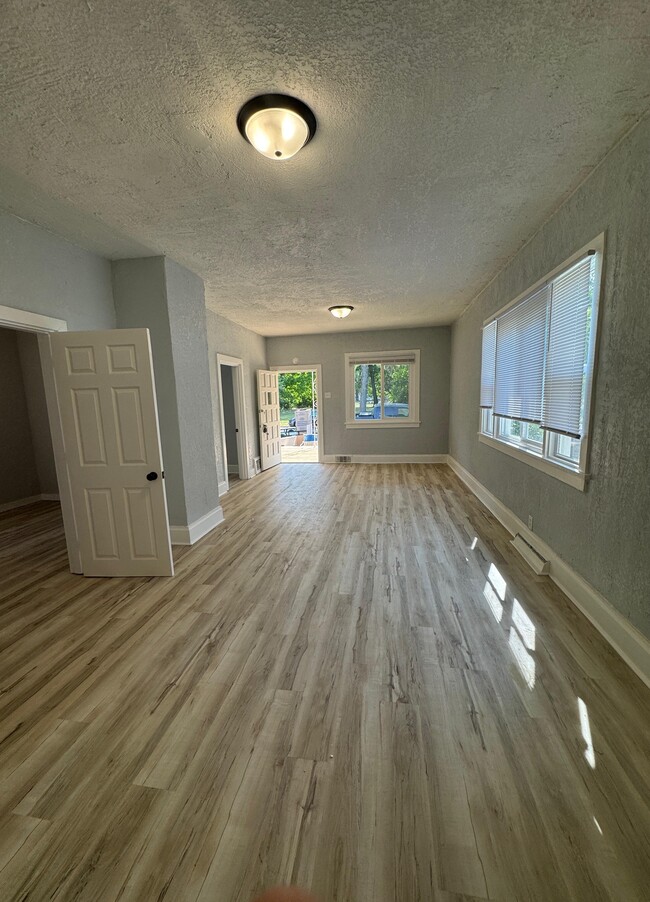 Building Photo - 501 N Walnut St Rental