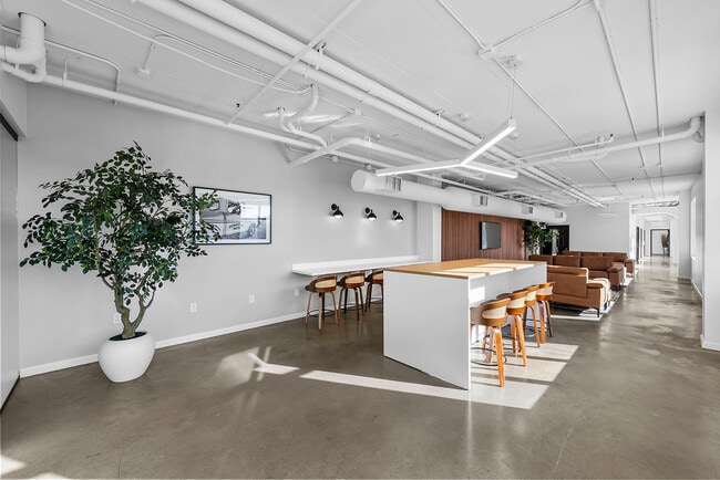 24-Longview-Apartments-Near-UT-Austin-Renovated-Residents-Center