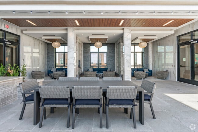 Rooftop Lounge - Hanover Dilworth