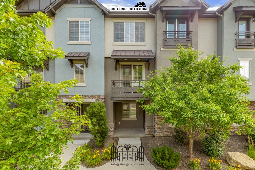 3287 E Thoroughbred Ln
