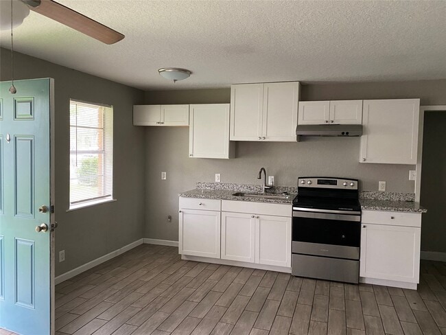 Photo - 612 N Avenue B