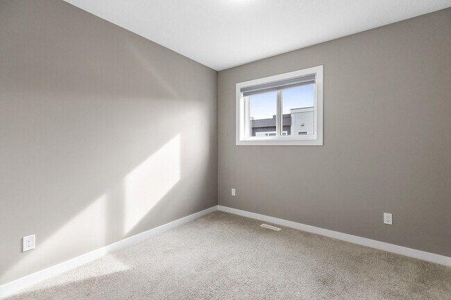 Photo - 1631 Hammond Cres NW Unit 19