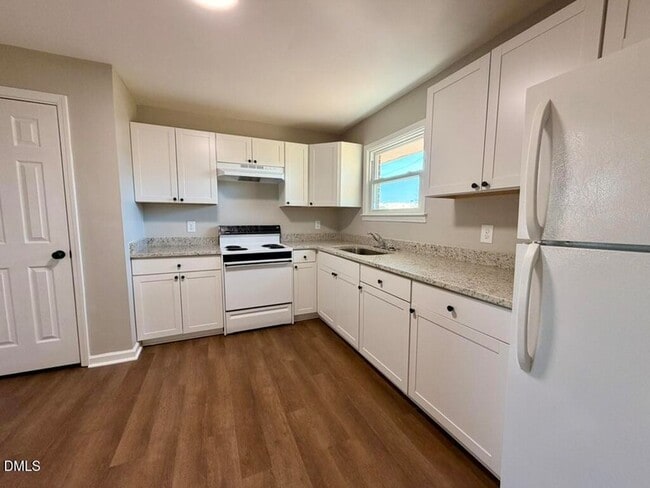 Photo - 910 E Divine St