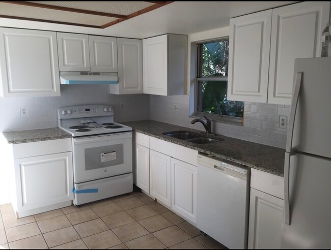 Building Photo - 629 3rd Ave N Unit 2