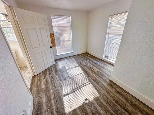 Photo - 2555 Pierce St