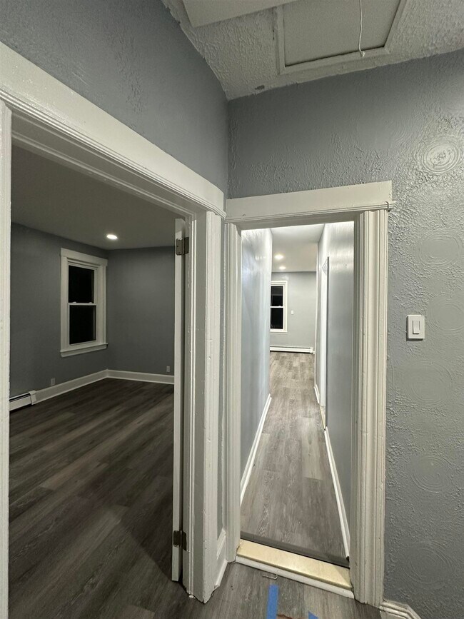 Photo - 313 Pearsall Ave Unidad 2