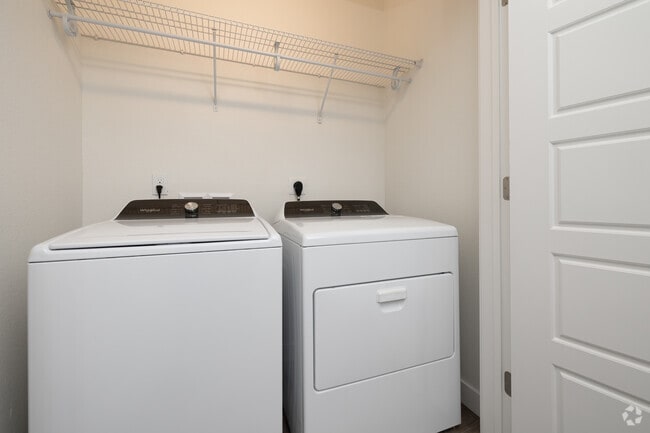 2BR, 2BA - 1,193SF - Laundry